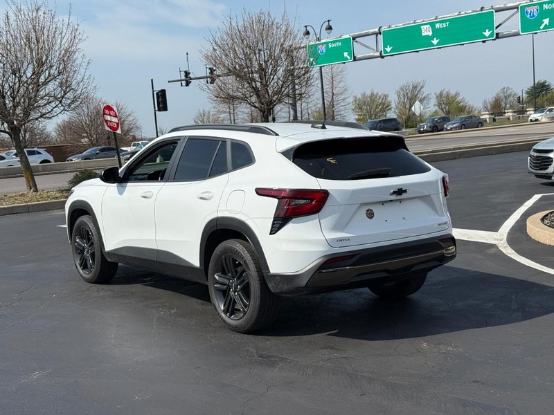 Chevrolet Trax Vehicle Full-screen Gallery Image 3