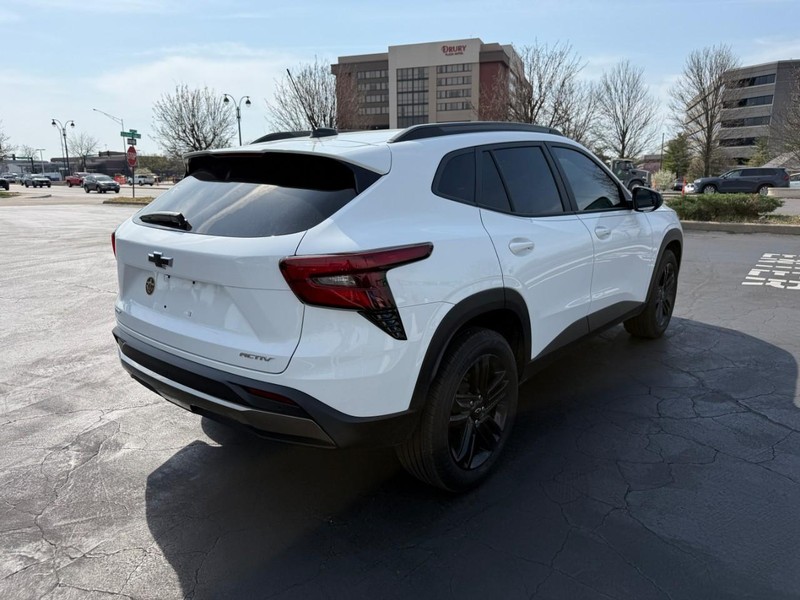 Chevrolet Trax Vehicle Full-screen Gallery Image 7