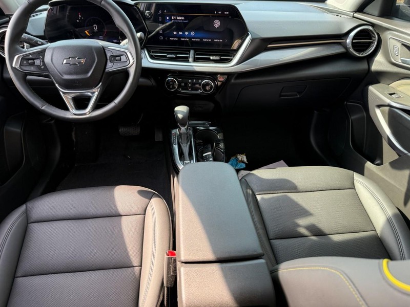 Chevrolet Trax Vehicle Full-screen Gallery Image 11