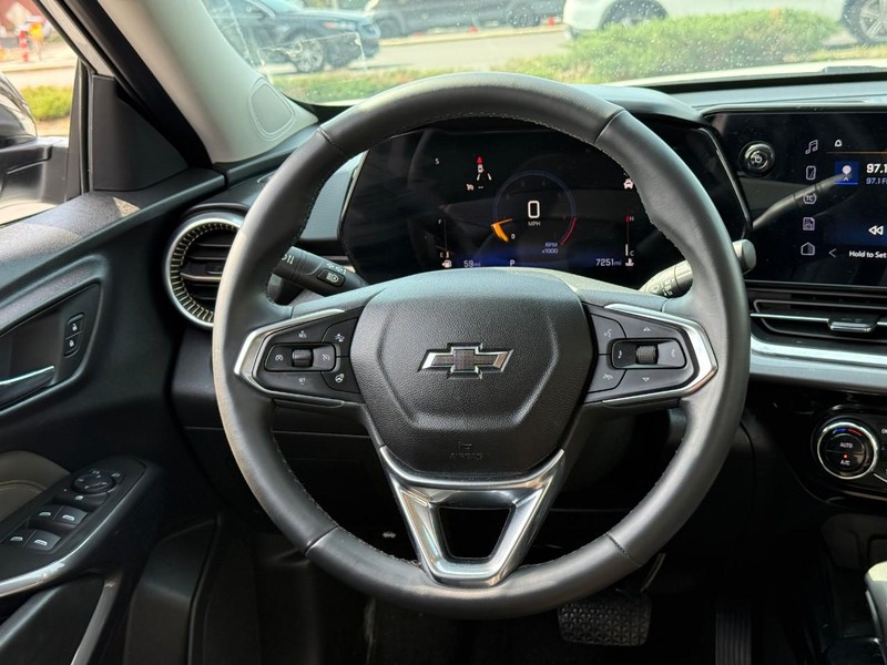 Chevrolet Trax Vehicle Full-screen Gallery Image 12