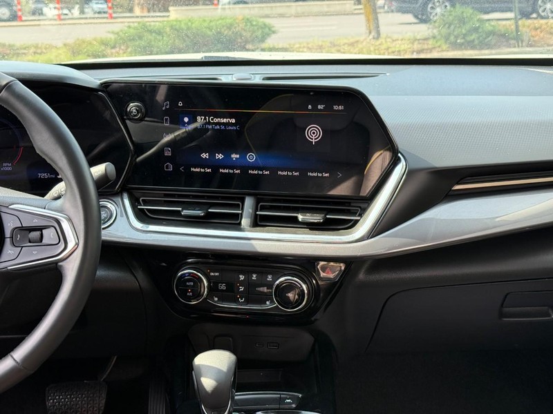 Chevrolet Trax Vehicle Full-screen Gallery Image 13