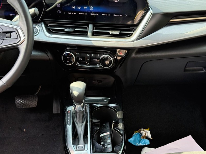 Chevrolet Trax Vehicle Full-screen Gallery Image 14