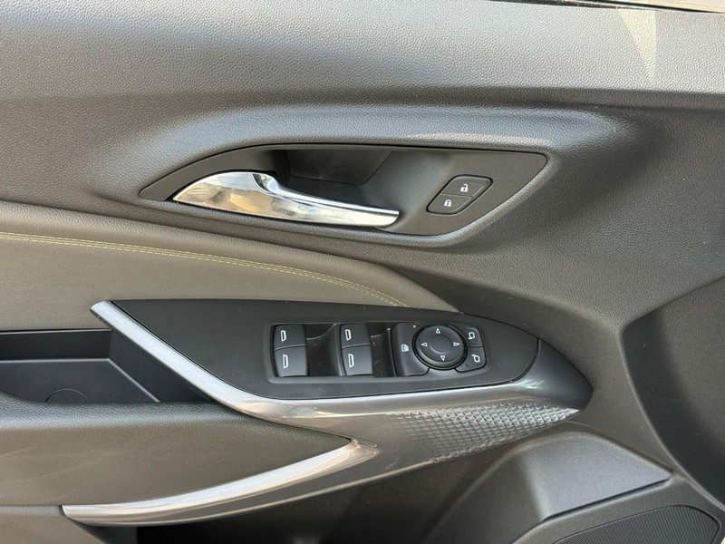 Chevrolet Trax Vehicle Full-screen Gallery Image 15