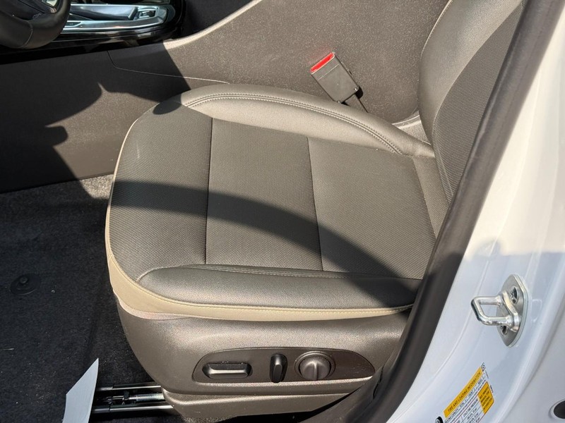 Chevrolet Trax Vehicle Full-screen Gallery Image 16