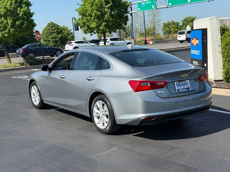 Chevrolet Malibu Vehicle Full-screen Gallery Image 3
