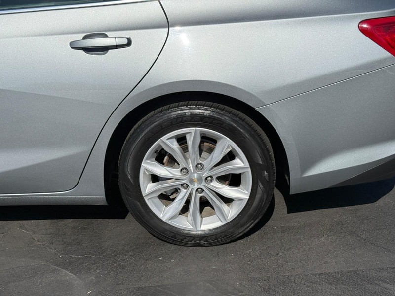 Chevrolet Malibu Vehicle Full-screen Gallery Image 4