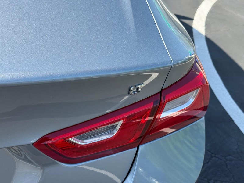 Chevrolet Malibu Vehicle Full-screen Gallery Image 5
