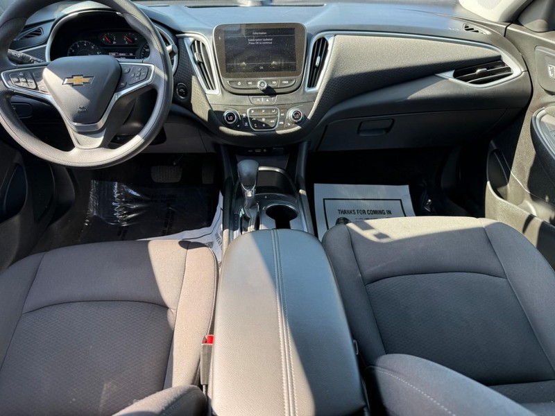 Chevrolet Malibu Vehicle Full-screen Gallery Image 12