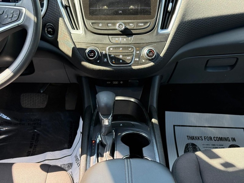 Chevrolet Malibu Vehicle Full-screen Gallery Image 15