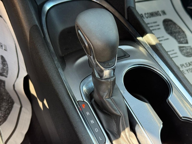 Chevrolet Malibu Vehicle Full-screen Gallery Image 22