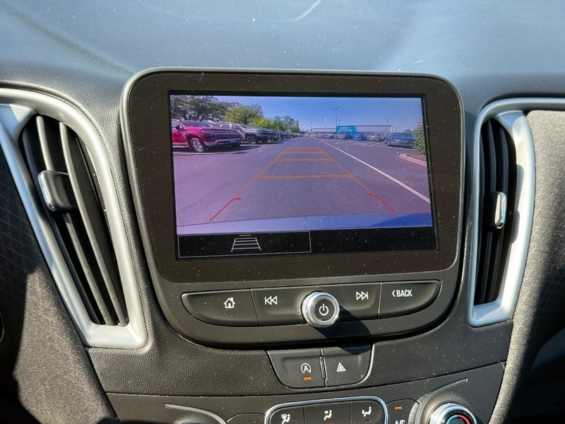 Chevrolet Malibu Vehicle Full-screen Gallery Image 24
