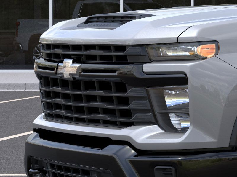 Chevrolet Silverado 3500HD Vehicle Full-screen Gallery Image 13
