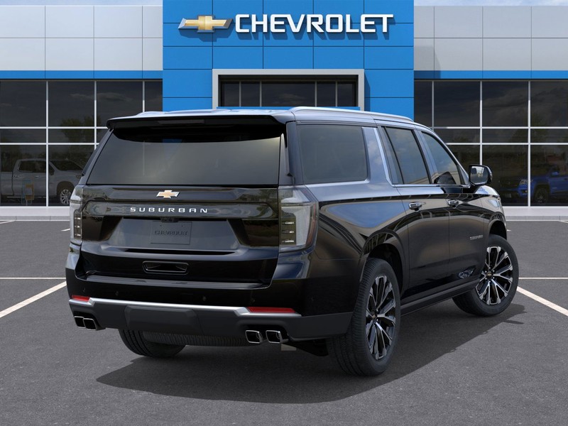 Chevrolet Suburban Vehicle Full-screen Gallery Image 4
