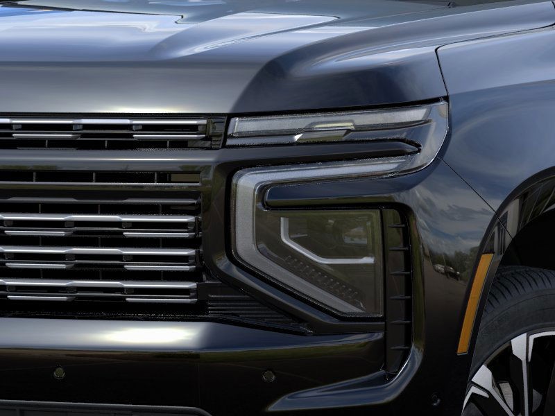 Chevrolet Suburban Vehicle Full-screen Gallery Image 10