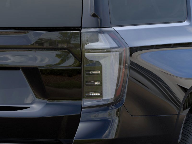 Chevrolet Suburban Vehicle Full-screen Gallery Image 11