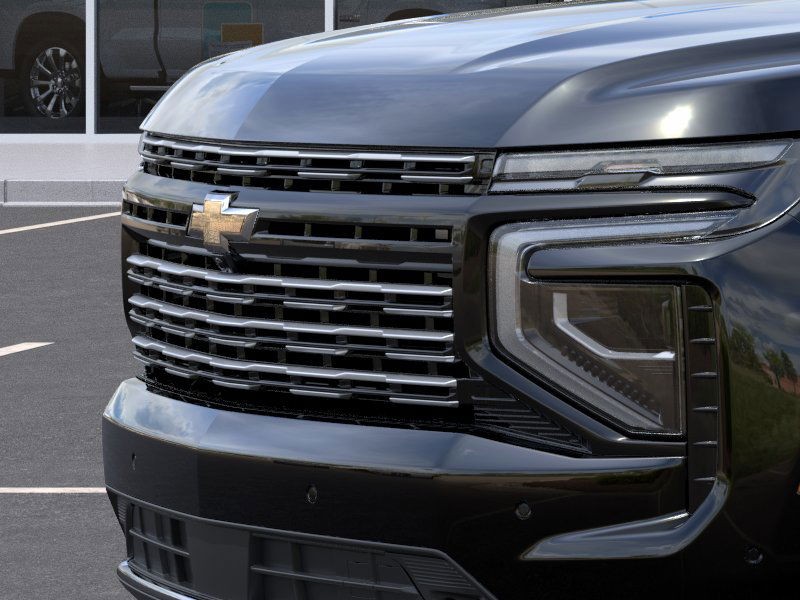 Chevrolet Suburban Vehicle Full-screen Gallery Image 13