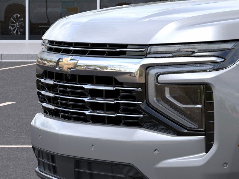 Chevrolet Suburban Vehicle Full-screen Gallery Image 13