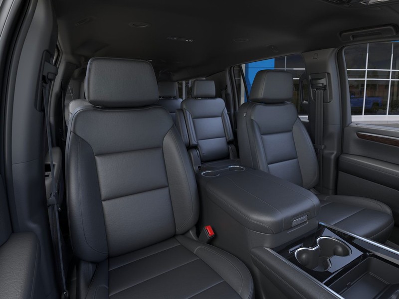 Chevrolet Suburban Vehicle Full-screen Gallery Image 16