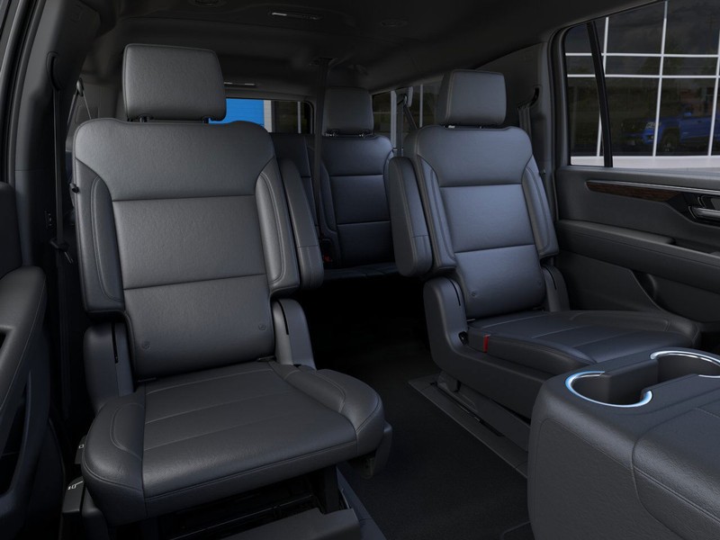 Chevrolet Suburban Vehicle Full-screen Gallery Image 17