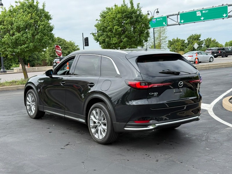 Mazda CX-90 Vehicle Full-screen Gallery Image 3