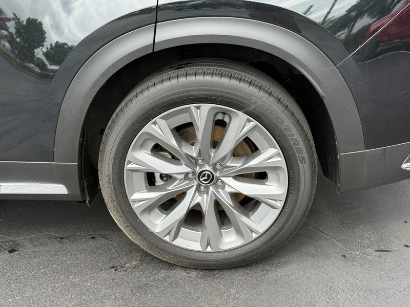 Mazda CX-90 Vehicle Full-screen Gallery Image 4
