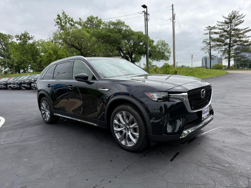 Mazda CX-90 Vehicle Full-screen Gallery Image 8