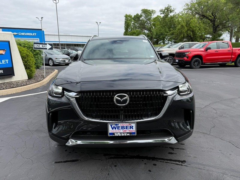 Mazda CX-90 Vehicle Full-screen Gallery Image 9