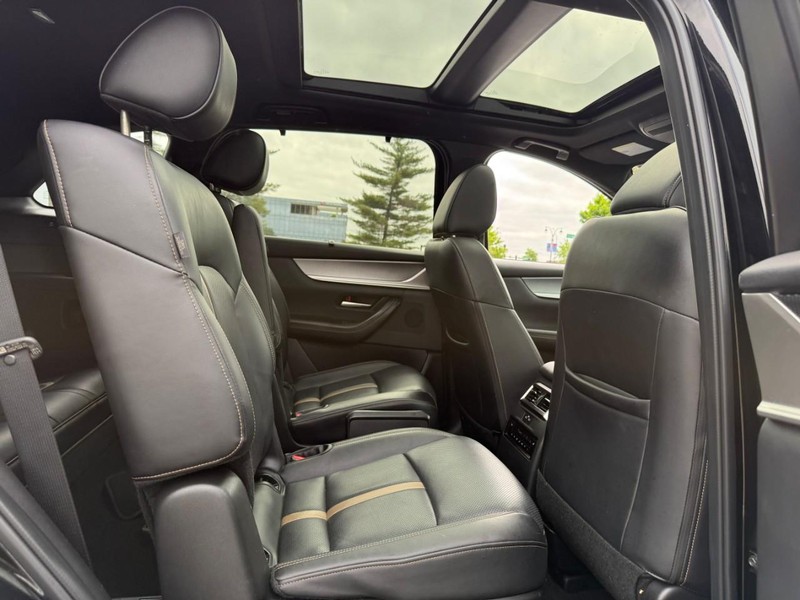 Mazda CX-90 Vehicle Full-screen Gallery Image 10