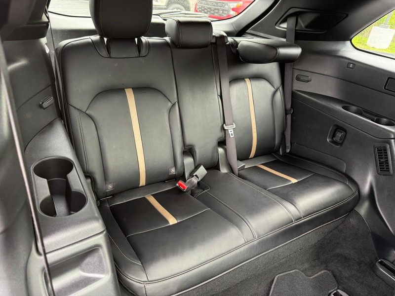 Mazda CX-90 Vehicle Full-screen Gallery Image 11