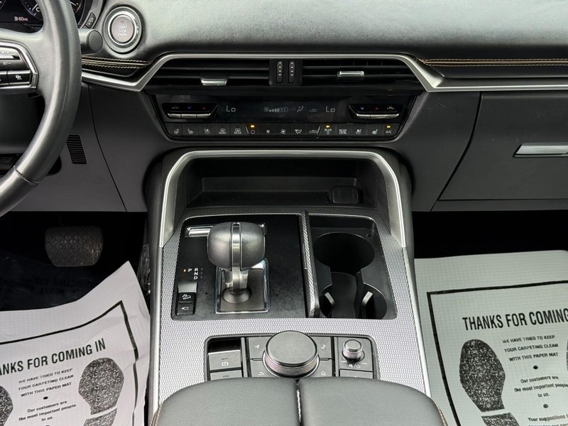 Mazda CX-90 Vehicle Full-screen Gallery Image 15