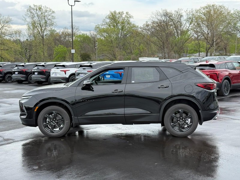 Chevrolet Blazer Vehicle Full-screen Gallery Image 2