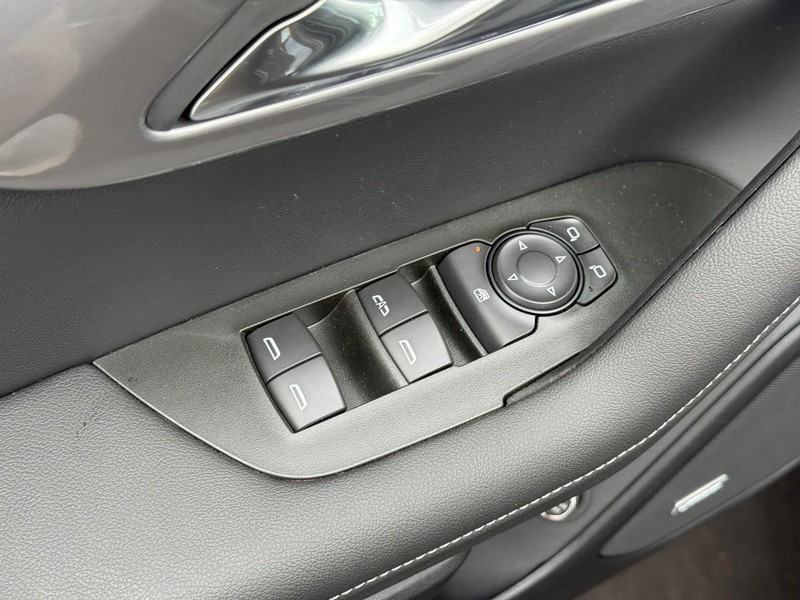 Chevrolet Blazer Vehicle Full-screen Gallery Image 11