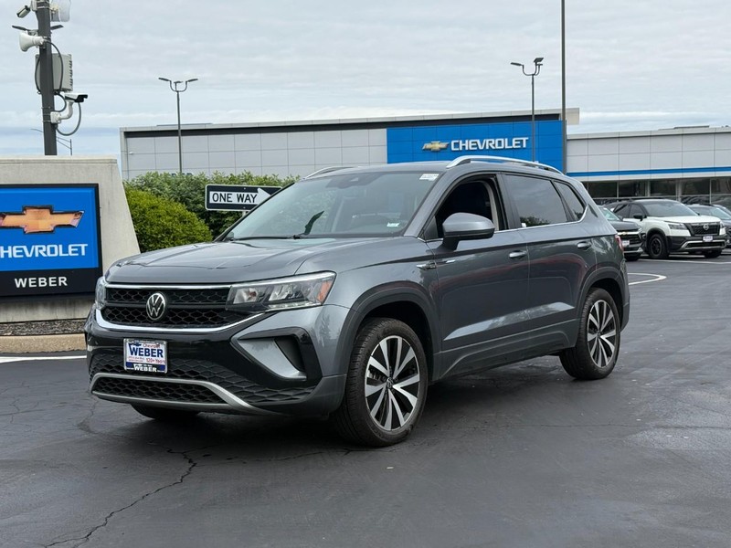 Volkswagen Taos Vehicle Full-screen Gallery Image 3