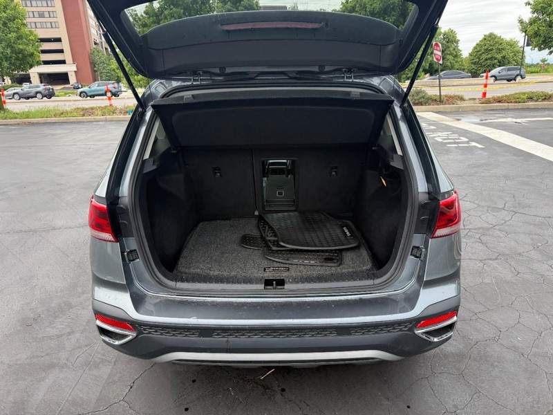 Volkswagen Taos Vehicle Full-screen Gallery Image 7