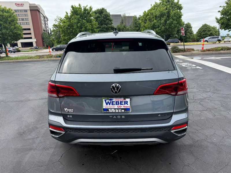 Volkswagen Taos Vehicle Full-screen Gallery Image 8