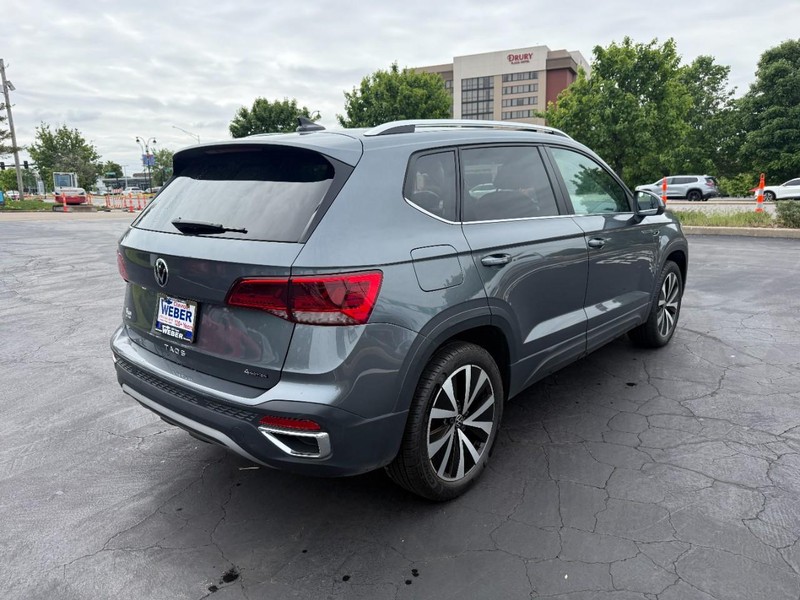 Volkswagen Taos Vehicle Full-screen Gallery Image 9