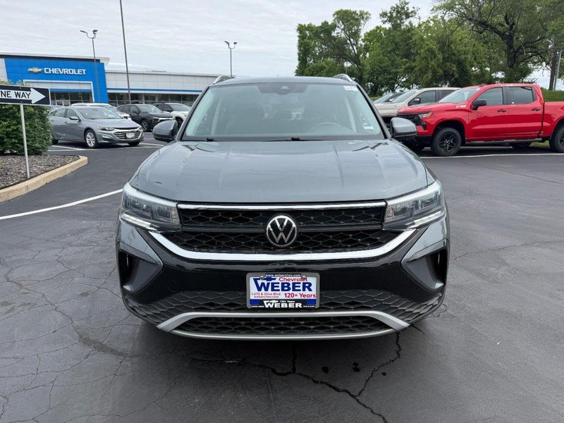 Volkswagen Taos Vehicle Full-screen Gallery Image 11