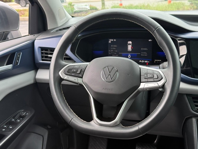 Volkswagen Taos Vehicle Full-screen Gallery Image 14