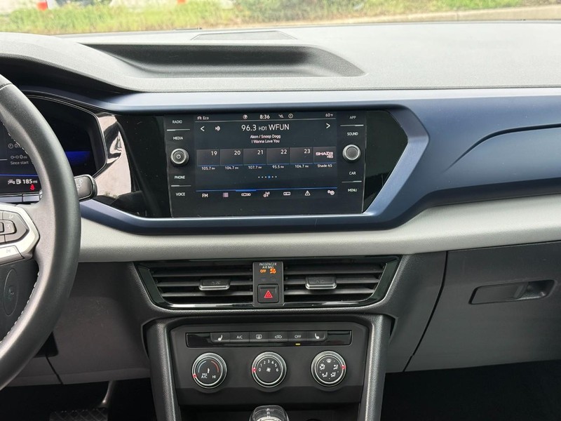 Volkswagen Taos Vehicle Full-screen Gallery Image 15