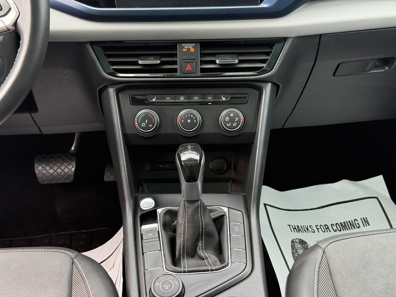 Volkswagen Taos Vehicle Full-screen Gallery Image 16