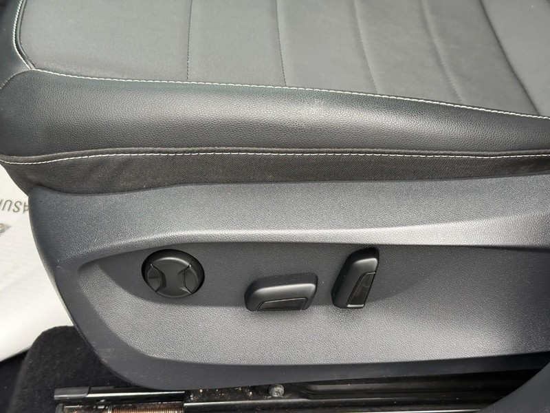 Volkswagen Taos Vehicle Full-screen Gallery Image 21