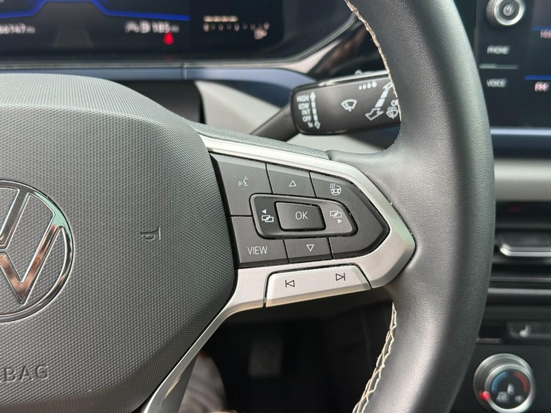 Volkswagen Taos Vehicle Full-screen Gallery Image 23