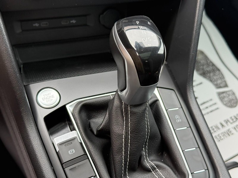 Volkswagen Taos Vehicle Full-screen Gallery Image 25