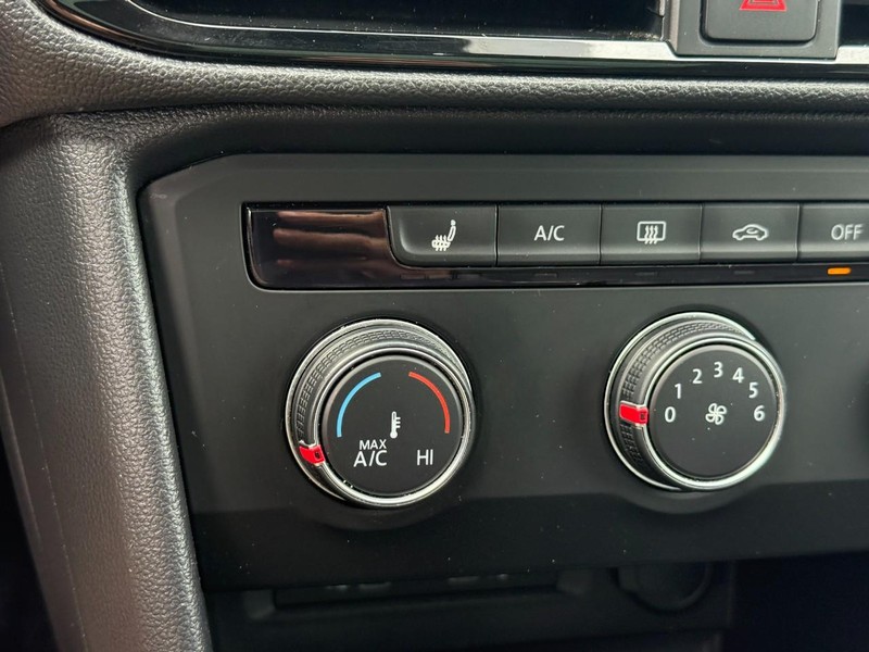 Volkswagen Taos Vehicle Full-screen Gallery Image 26