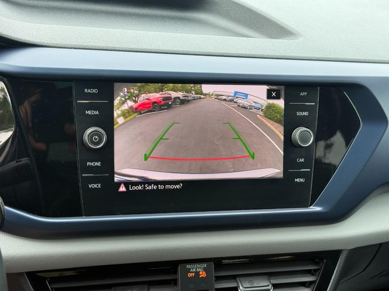 Volkswagen Taos Vehicle Full-screen Gallery Image 27
