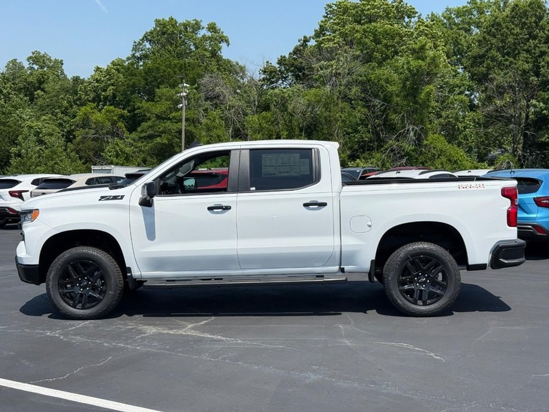 Chevrolet Silverado 1500 Vehicle Full-screen Gallery Image 2