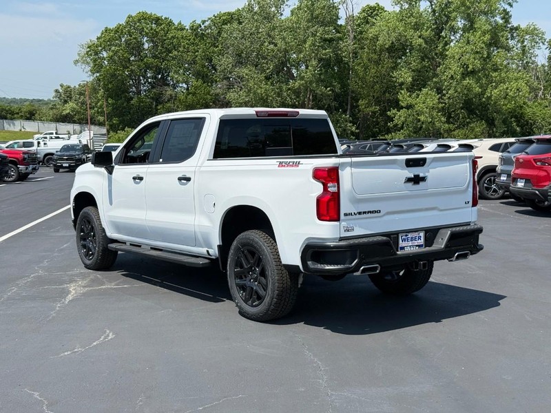 Chevrolet Silverado 1500 Vehicle Full-screen Gallery Image 3