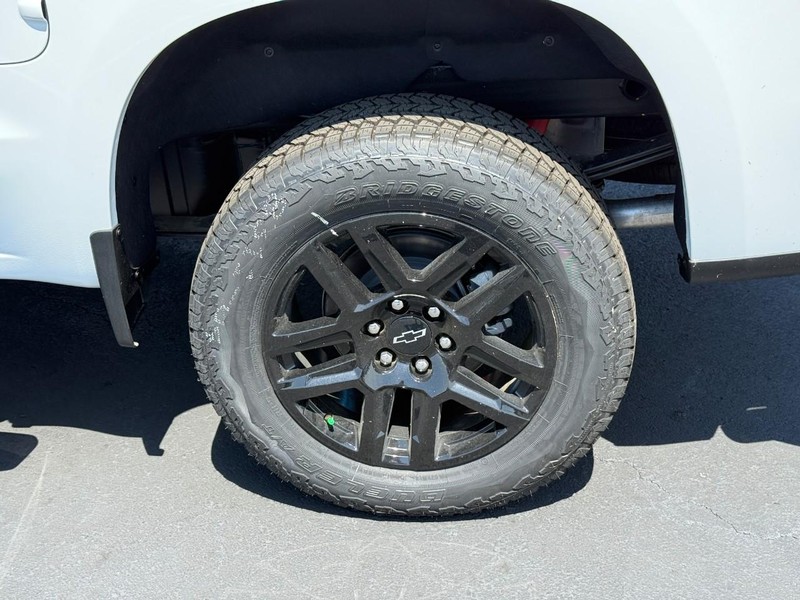 Chevrolet Silverado 1500 Vehicle Full-screen Gallery Image 4