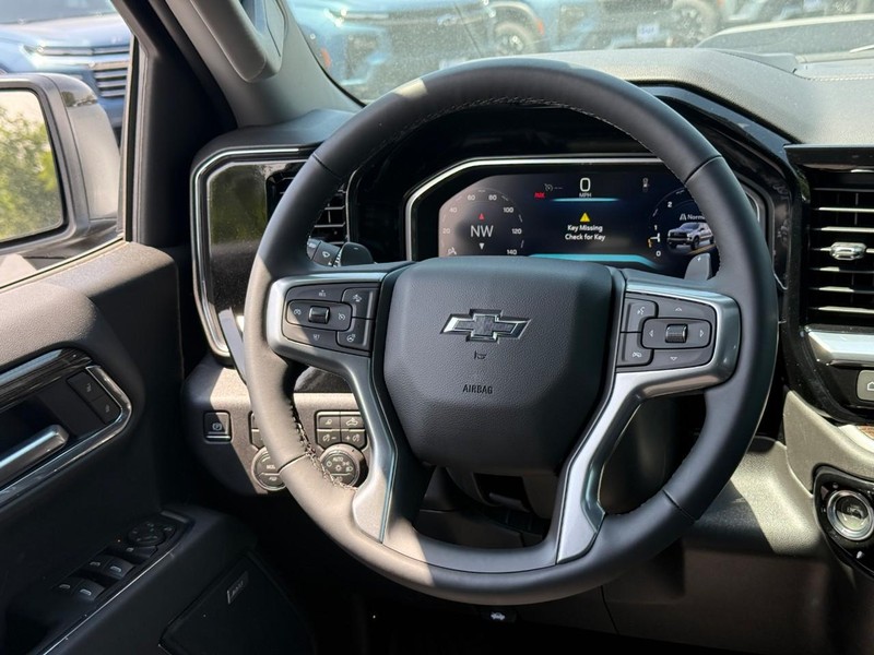 Chevrolet Silverado 1500 Vehicle Full-screen Gallery Image 8