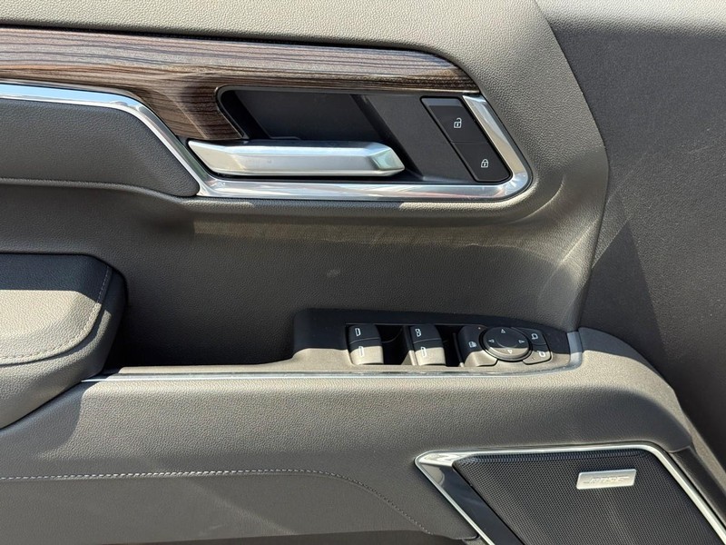 Chevrolet Silverado 1500 Vehicle Full-screen Gallery Image 11